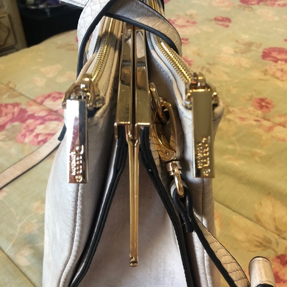 Dune embossed crocodile leather. - Picture 4 of 15